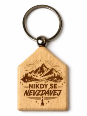 Dřevěná klíčenka s gravírováním – Nikdy se nevzdávej